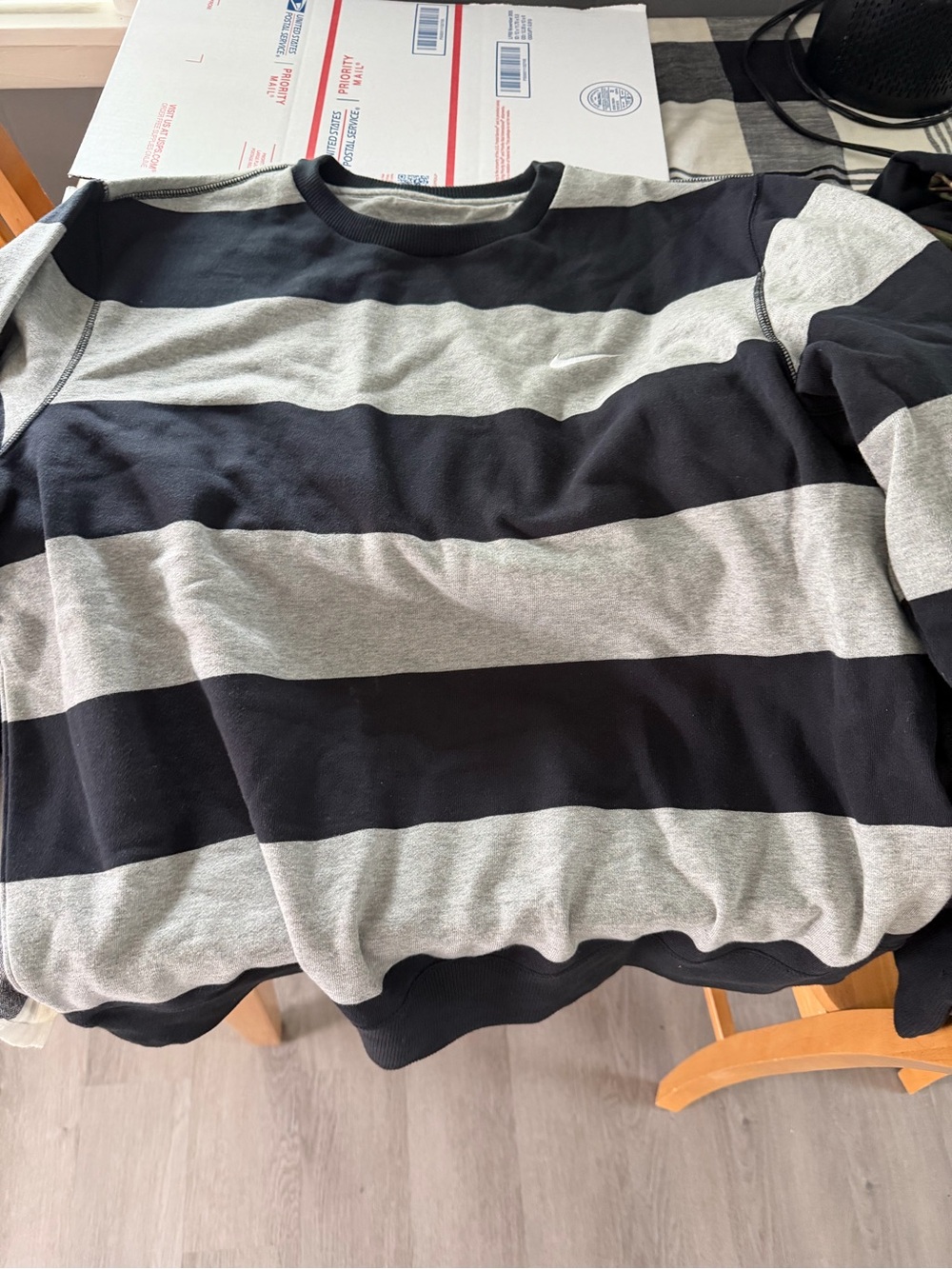 Men's Black and Gray Striped Crewneck Shirt